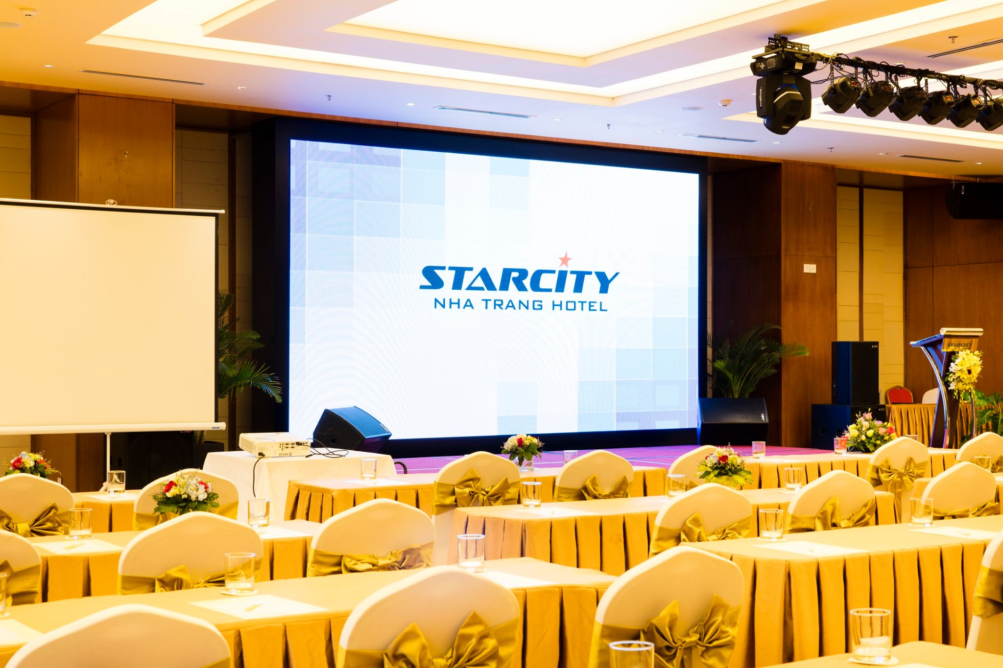 StarCity Nha Trang Hotel tuyển dụng